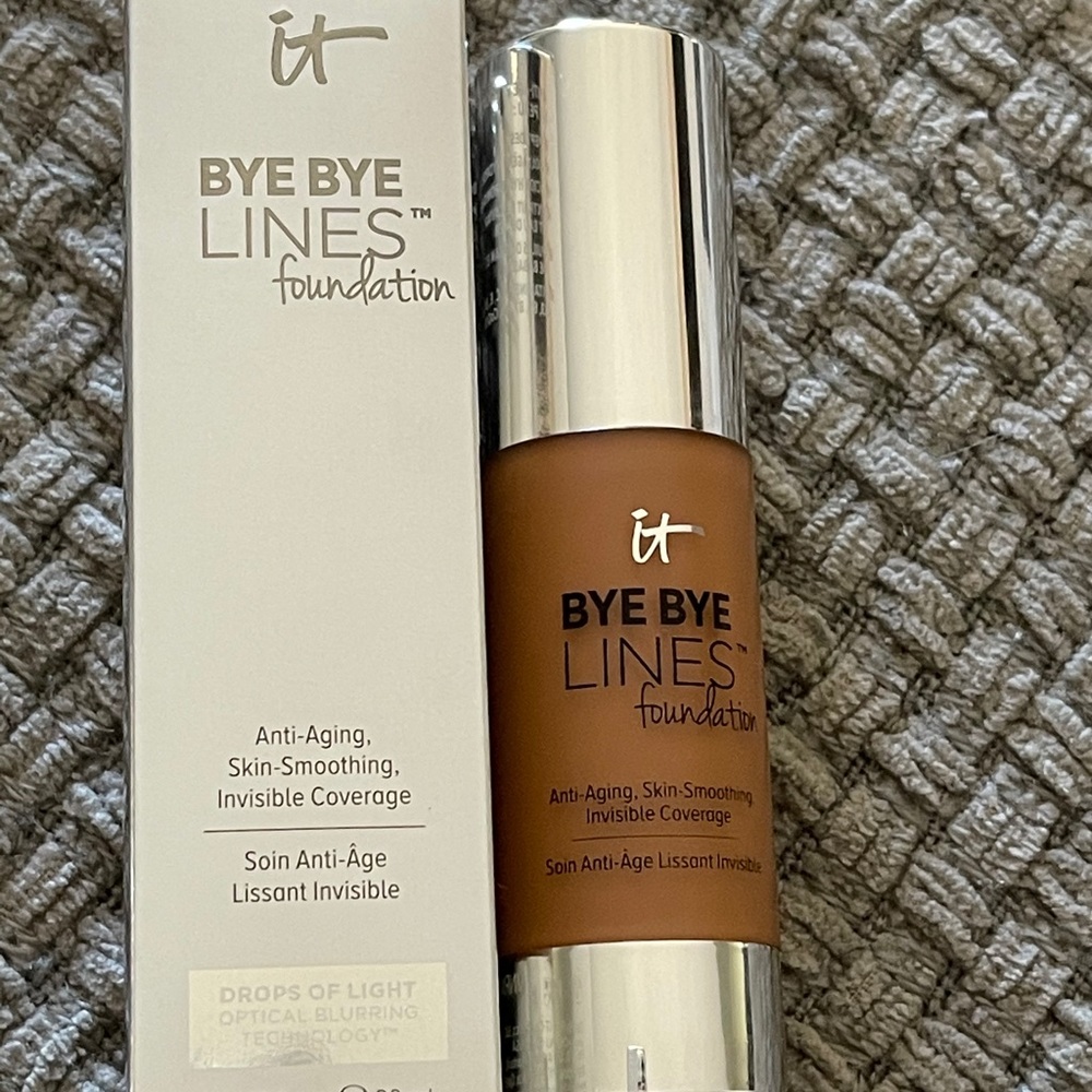 it cosmetics BYE BYE Lines foundation deep
